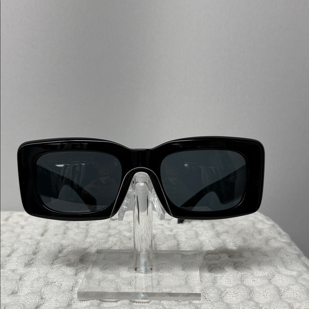 Versace Black Sunglasses With Rectangular Frame - image 8